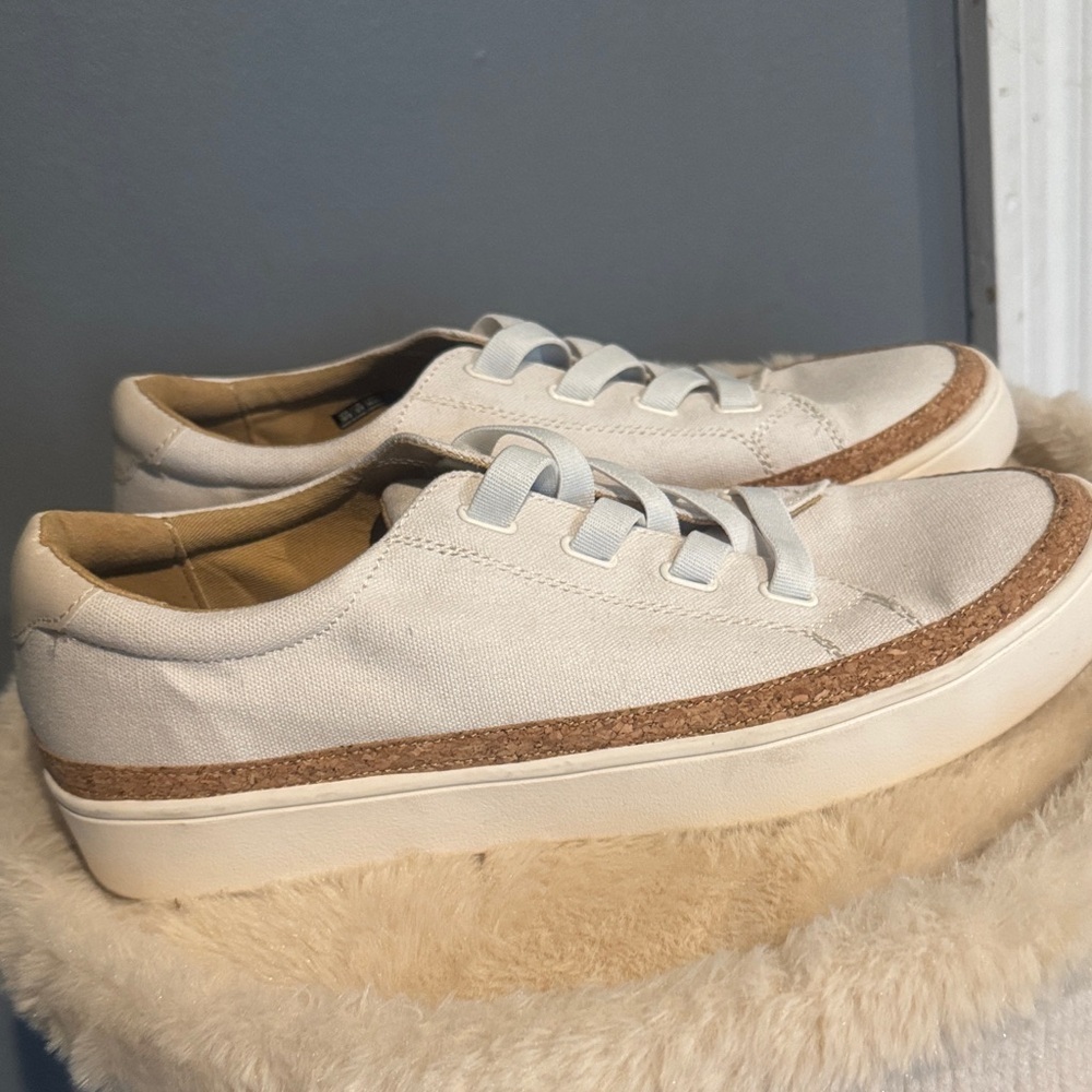 REVITALIGN Women's Cream and Tan Sneakers - Picture 3 of 6